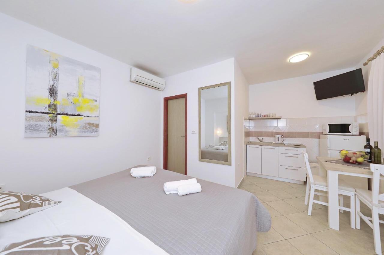 Apartmani Strpic Биоград на Мору Екстериор снимка