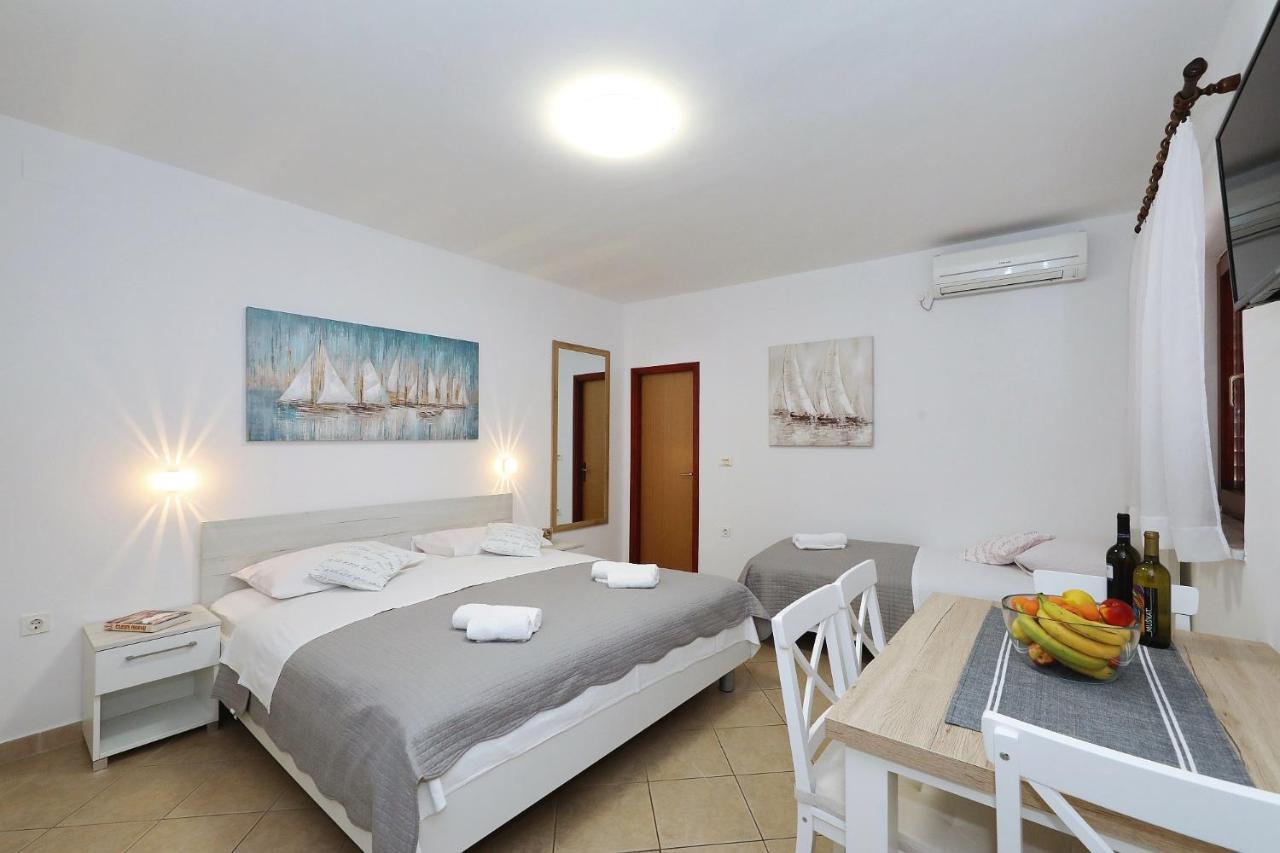 Apartmani Strpic Биоград на Мору Екстериор снимка