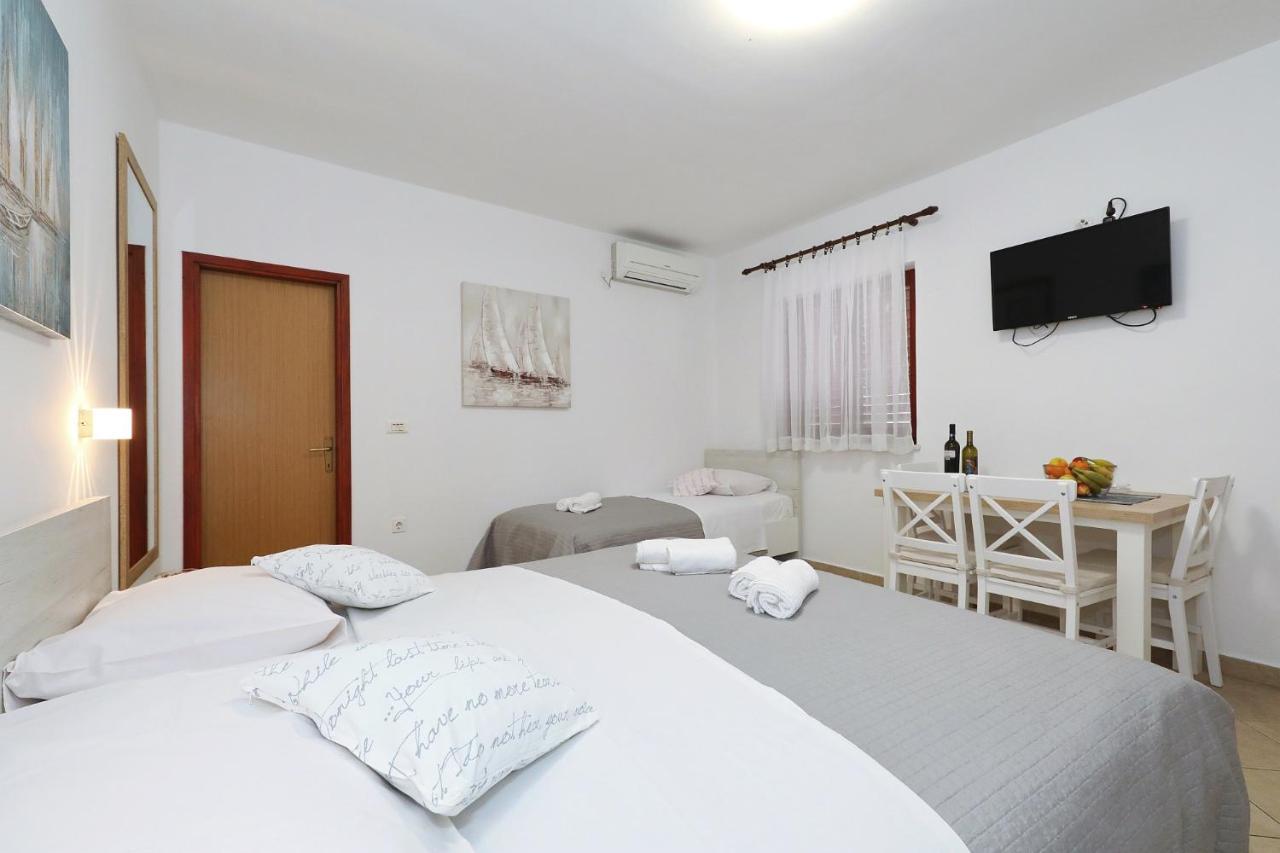Apartmani Strpic Биоград на Мору Екстериор снимка