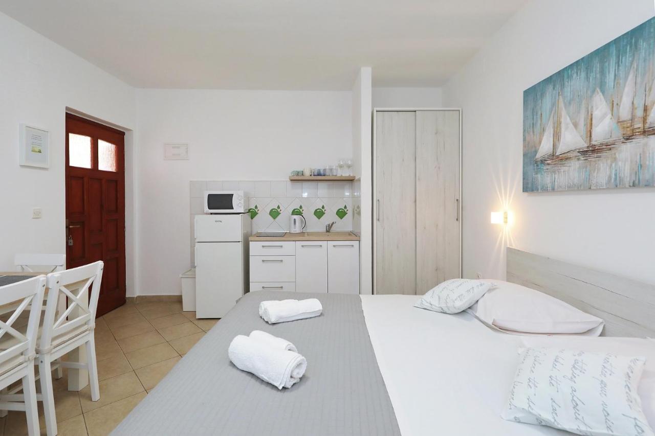 Apartmani Strpic Биоград на Мору Екстериор снимка