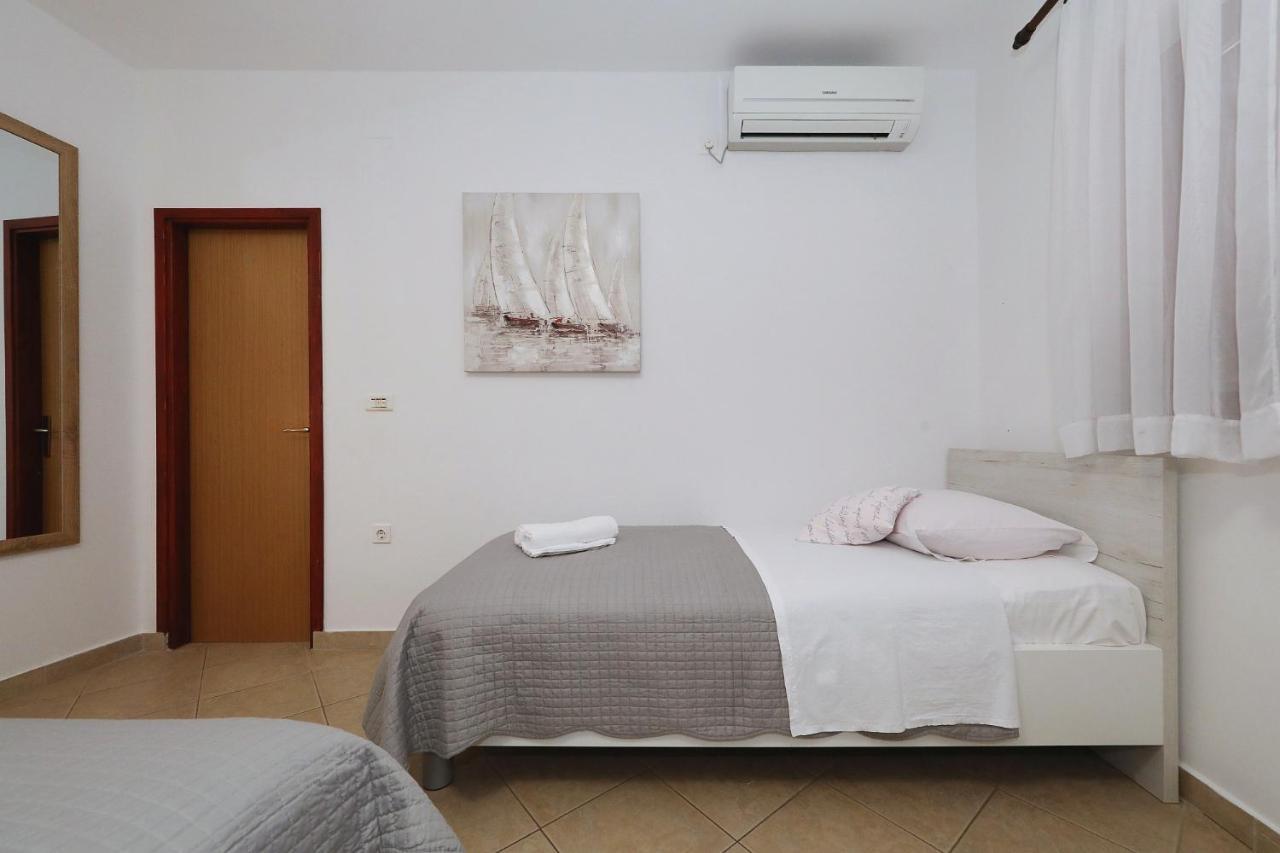 Apartmani Strpic Биоград на Мору Екстериор снимка