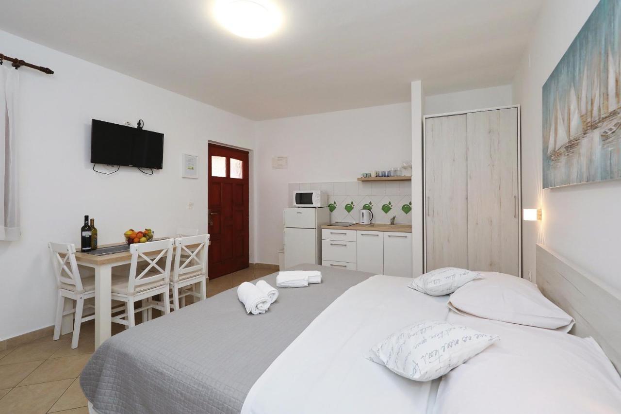 Apartmani Strpic Биоград на Мору Екстериор снимка