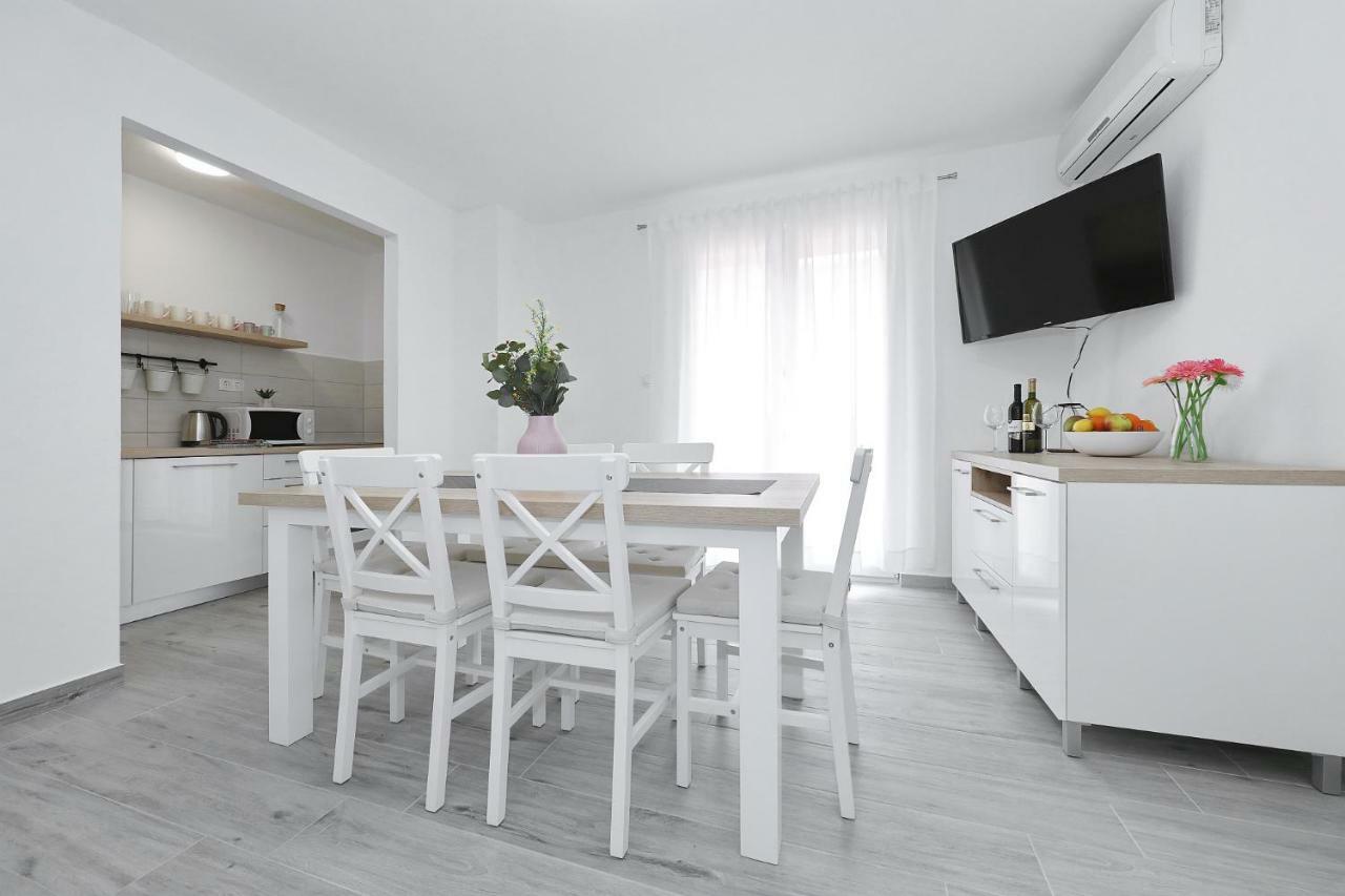 Apartmani Strpic Биоград на Мору Екстериор снимка